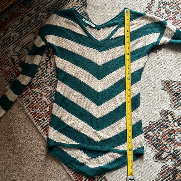 Maurice’s sweater - Picture 4 of 8